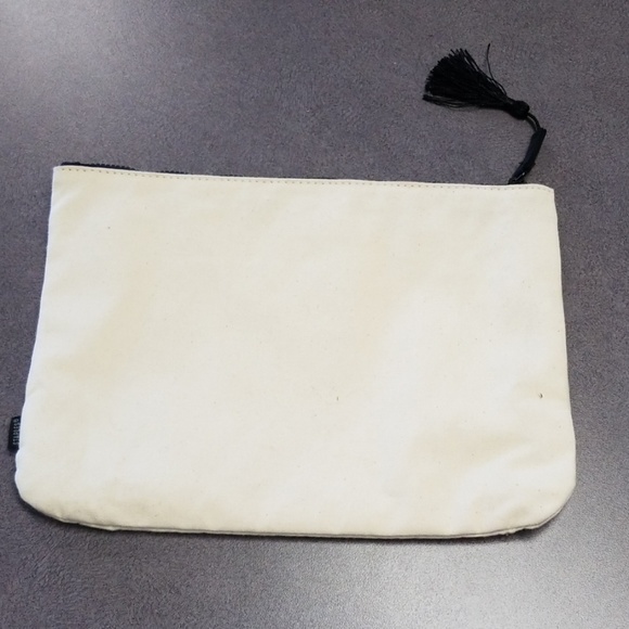 💕 3/$15 Cute Zipper bag 💕 - Picture 3 of 4